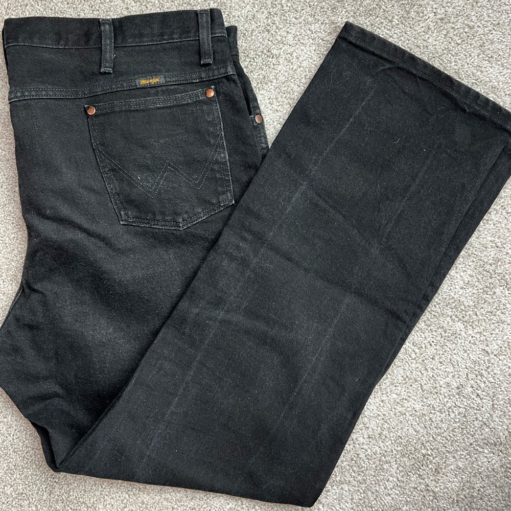 Wrangler Black jeans size 40 x 32 like new.